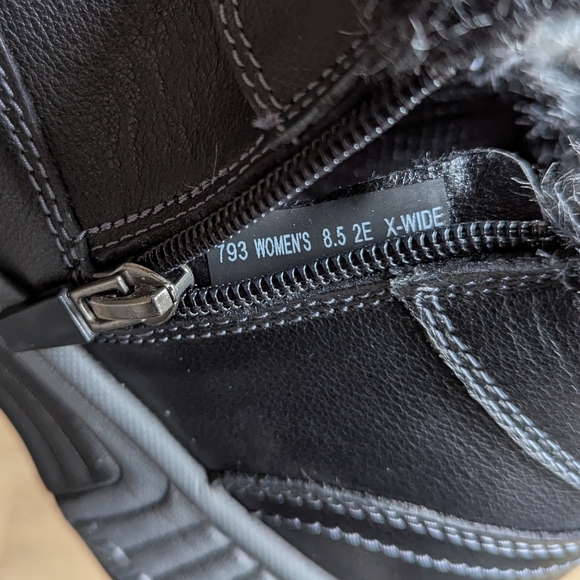 Orthofeet Women's Black Winter Boots with Faux Fur Lining - 2E Extra Wide - Picture 8 of 9